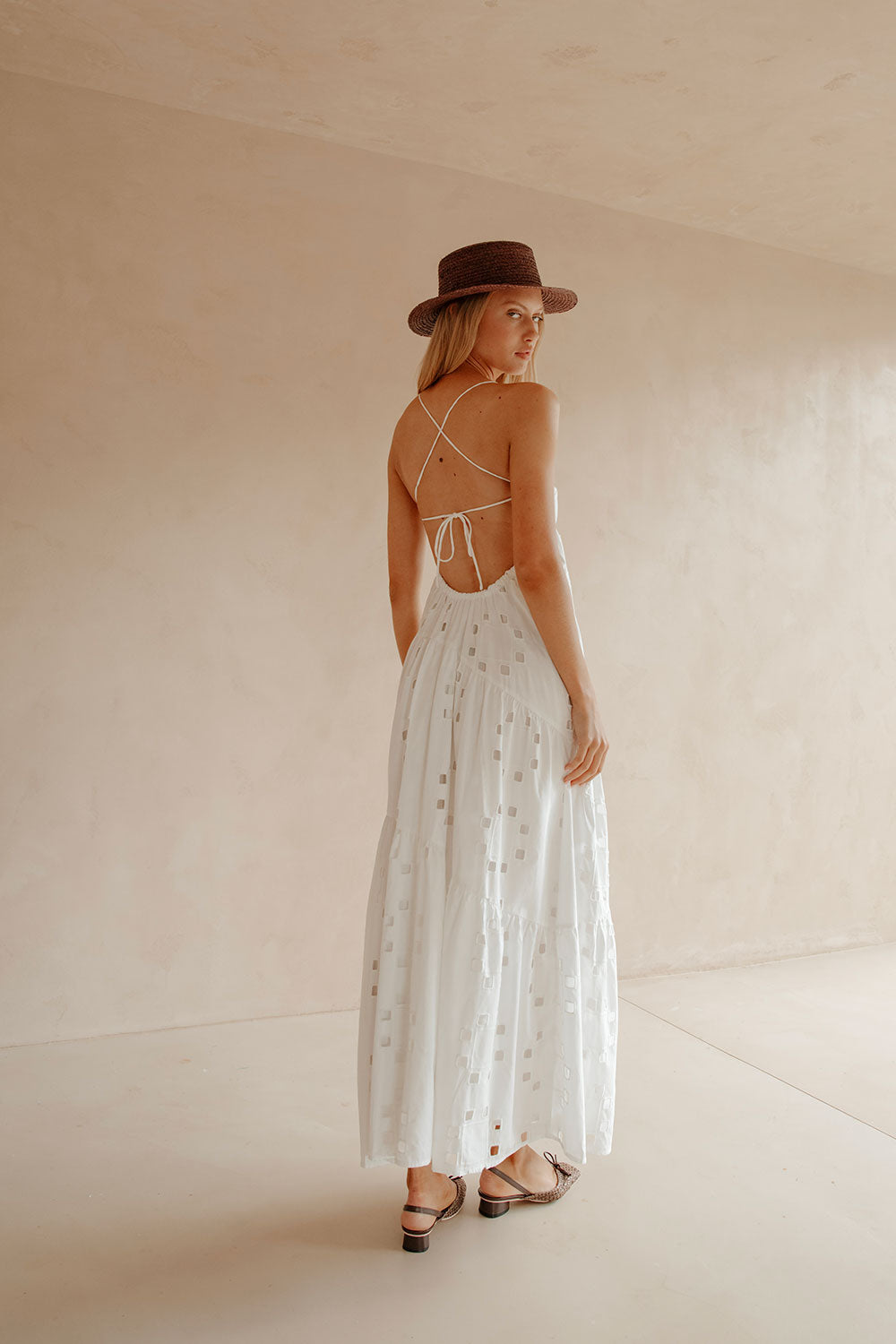 Vestido Giselle Sem Costas - Corte a Fio